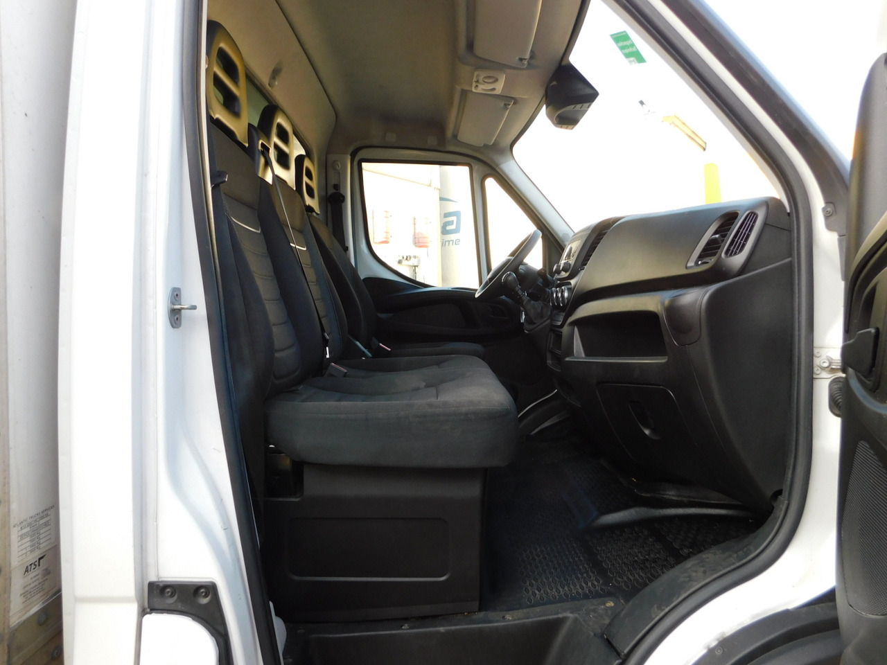 Iveco 35c16h30 - Carrinha de contentor: foto 5 Iveco 35c16h30 - Carrinha de contentor: foto 5