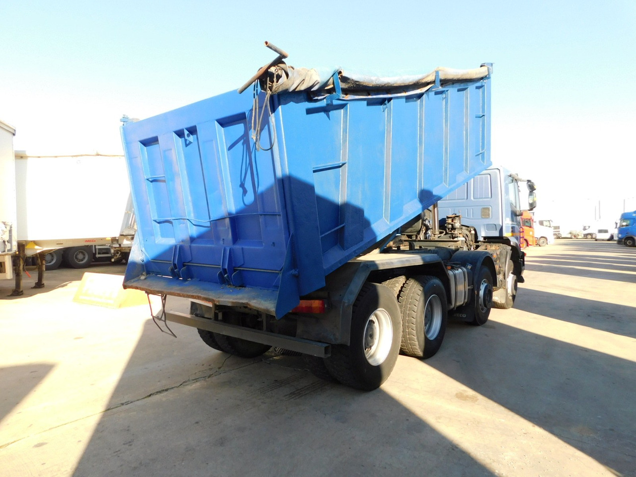 Iveco Trakker ad410t45 - Camião basculante: foto 3 Iveco Trakker ad410t45 - Camião basculante: foto 3