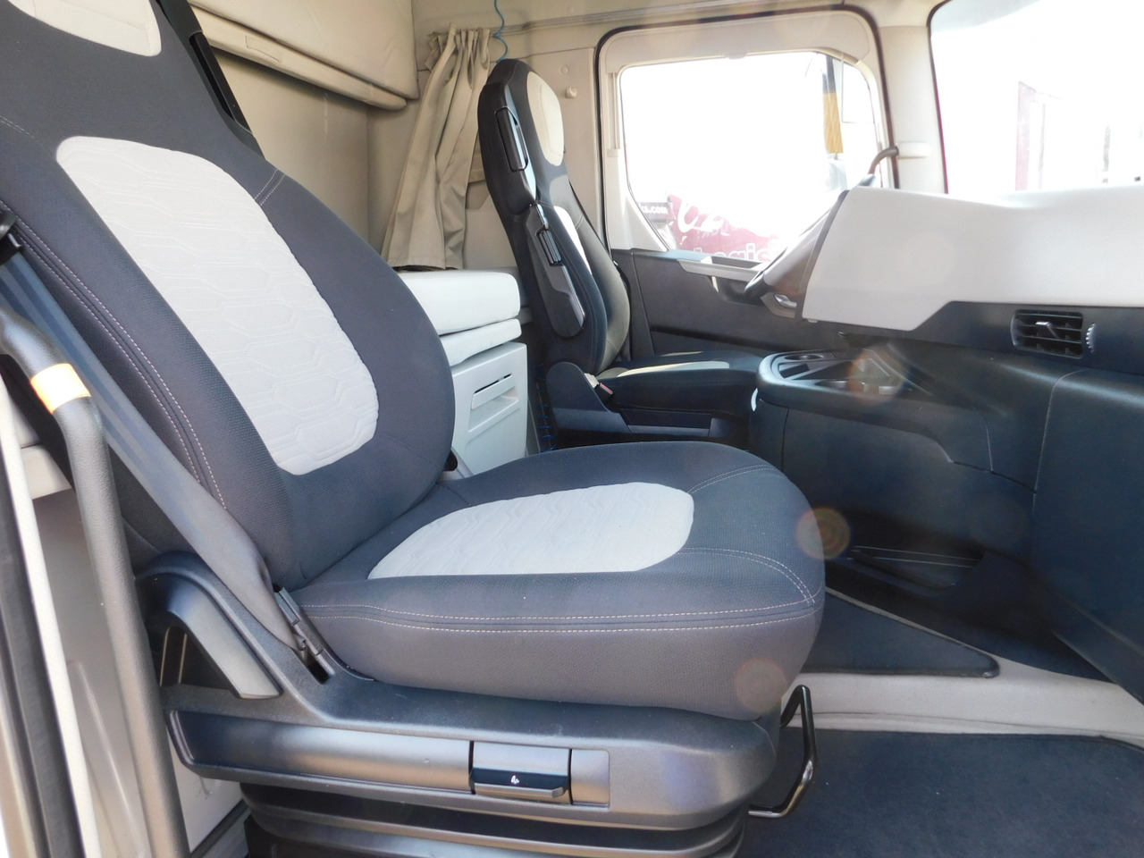 Ford F max 4x2 scab e6 12s2620 - Tractor: foto 5 Ford F max 4x2 scab e6 12s2620 - Tractor: foto 5