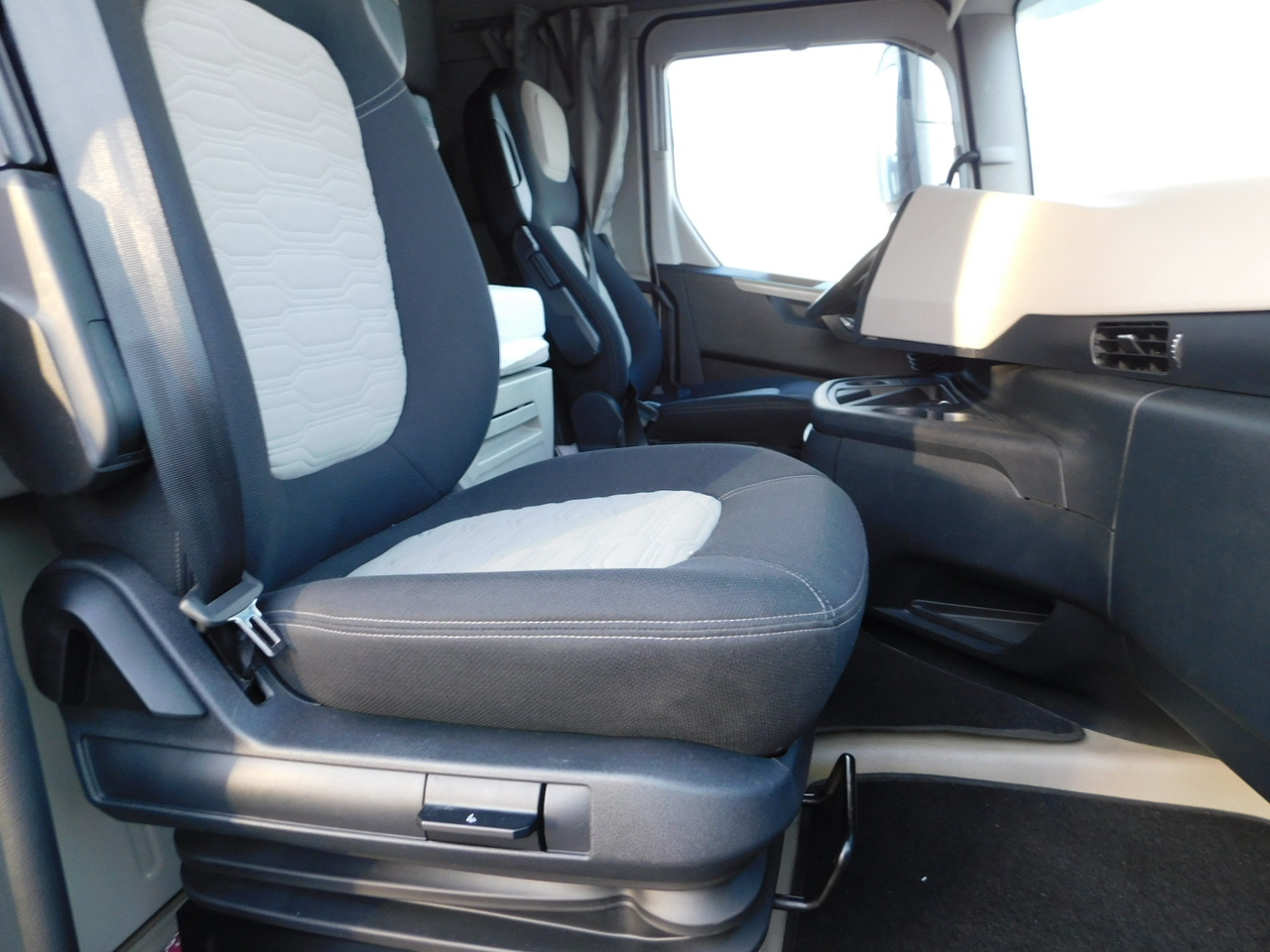 Ford F max 4x2 scab e6 12tx2620 - Tractor: foto 5 Ford F max 4x2 scab e6 12tx2620 - Tractor: foto 5