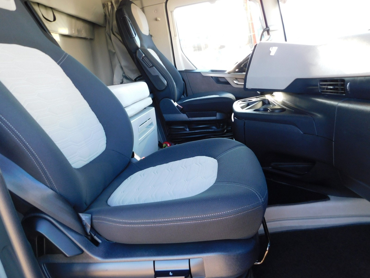 Ford F max ll 4x2 scab e6 12tx2620 - Tractor: foto 5 Ford F max ll 4x2 scab e6 12tx2620 - Tractor: foto 5