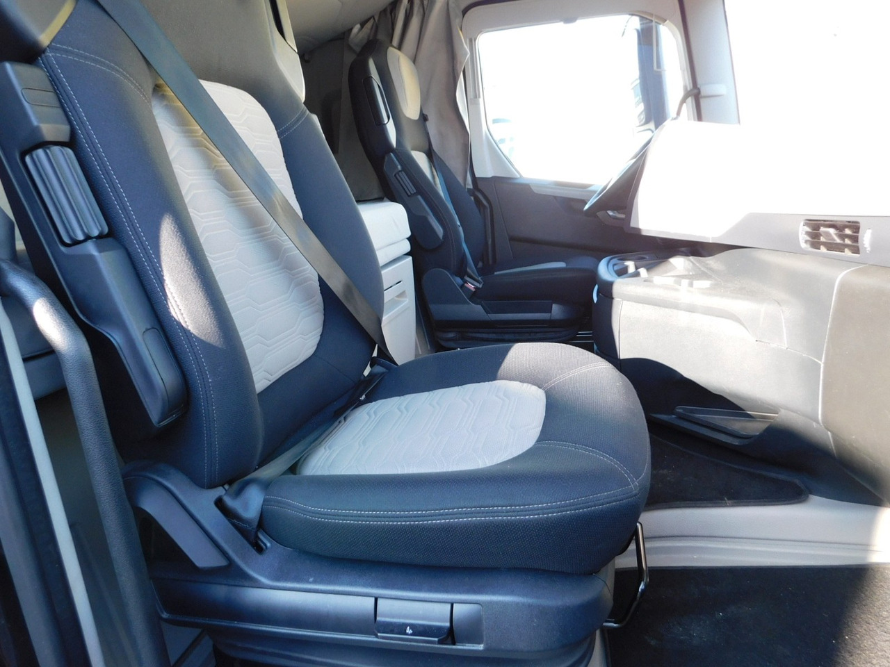 Ford F max ll 4x2 scab e6 eco 16spdamt ecotorq - Tractor: foto 5 Ford F max ll 4x2 scab e6 eco 16spdamt ecotorq - Tractor: foto 5