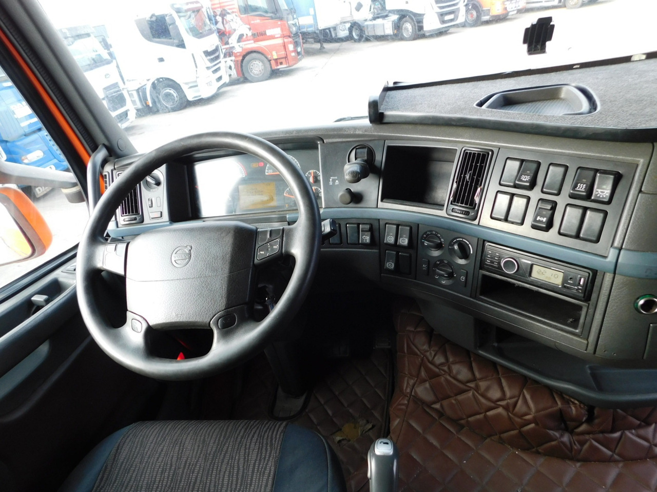 Fotografia de interior 1: Tractor Volvo Fh 440