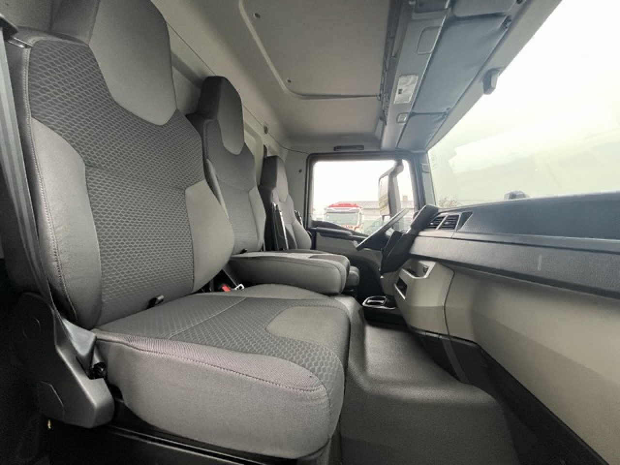 MAN TGL 12.250 4x2 BL CH Euro6 Klima AHK Luftfeder ZV - Camião furgão: foto 3 MAN TGL 12.250 4x2 BL CH Euro6 Klima AHK Luftfeder ZV - Camião furgão: foto 3