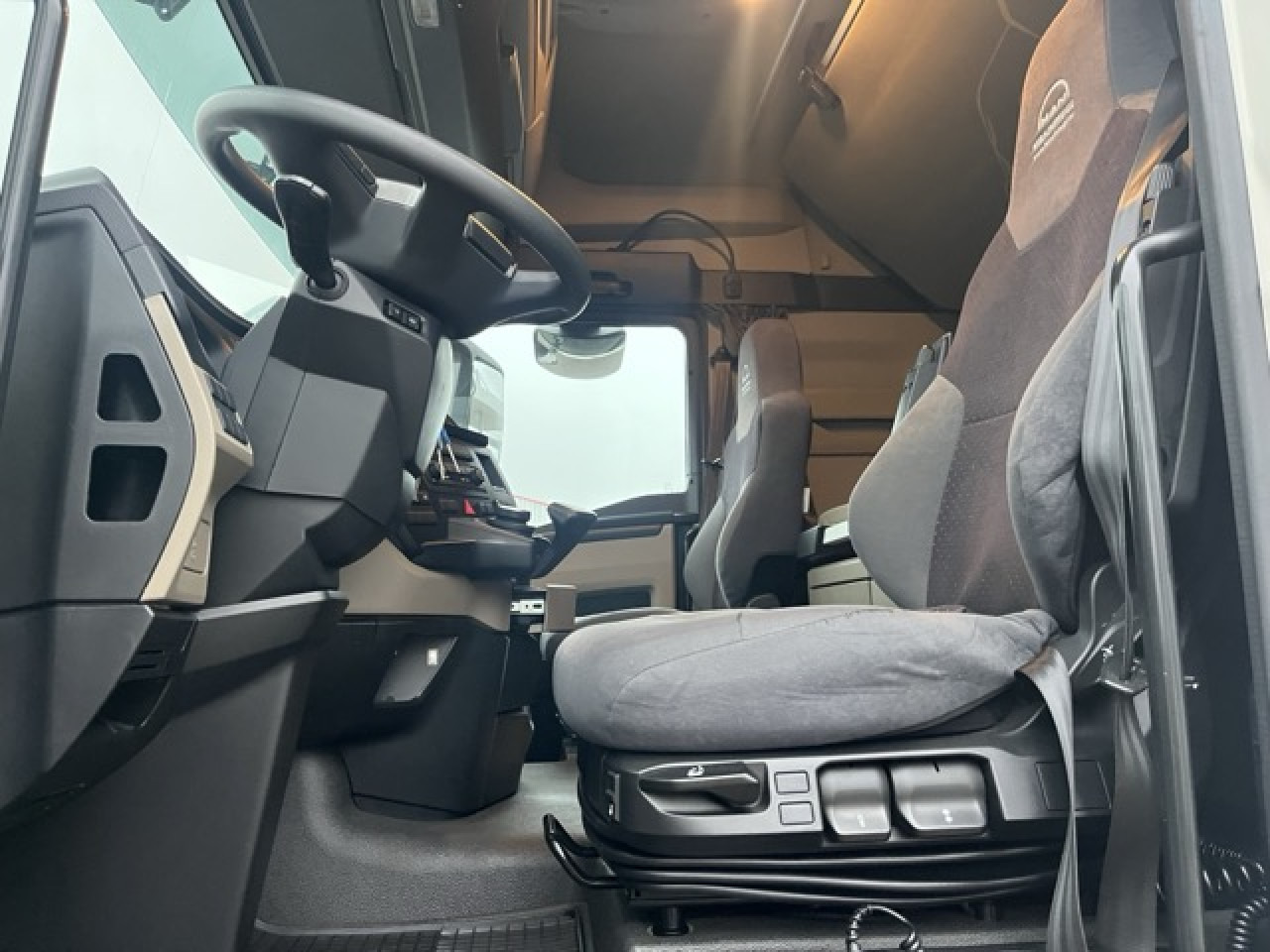 MAN TGX 18.470 4x2 BLS Euro6 Retarder Klima Luftfeder - Tractor: foto 5 MAN TGX 18.470 4x2 BLS Euro6 Retarder Klima Luftfeder - Tractor: foto 5