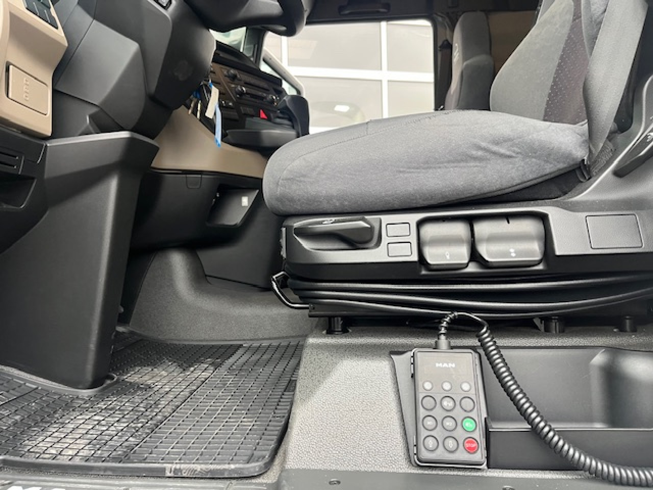 MAN TGX 18.470 4x2 BLS Euro6 Retarder Klima Luftfeder - Tractor: foto 5 MAN TGX 18.470 4x2 BLS Euro6 Retarder Klima Luftfeder - Tractor: foto 5