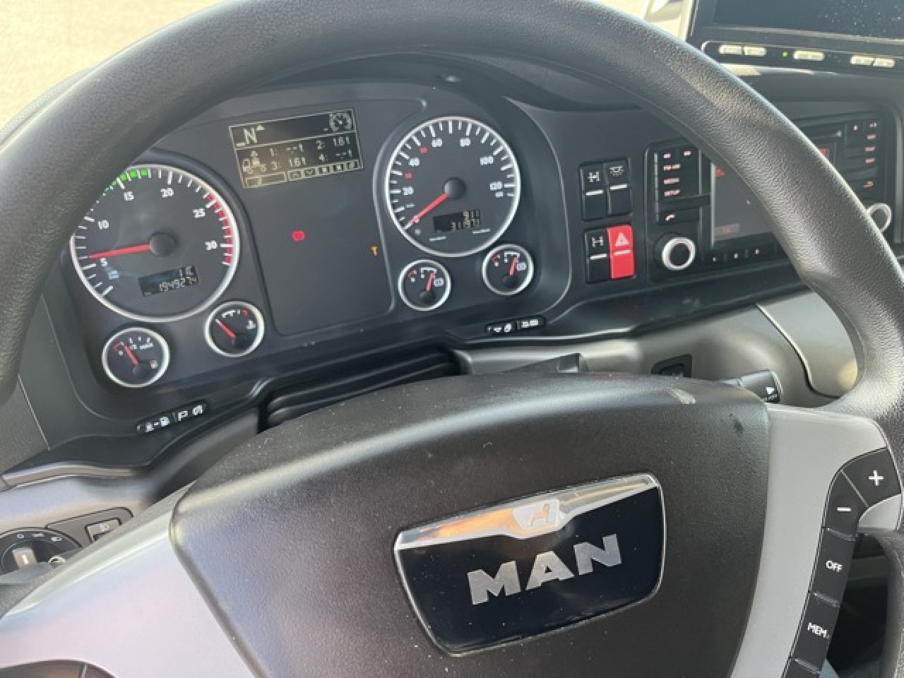 MAN TGX 26.480 6x4 BLS Euro6 Intarder Klima Luftfeder - Tractor: foto 3 MAN TGX 26.480 6x4 BLS Euro6 Intarder Klima Luftfeder - Tractor: foto 3
