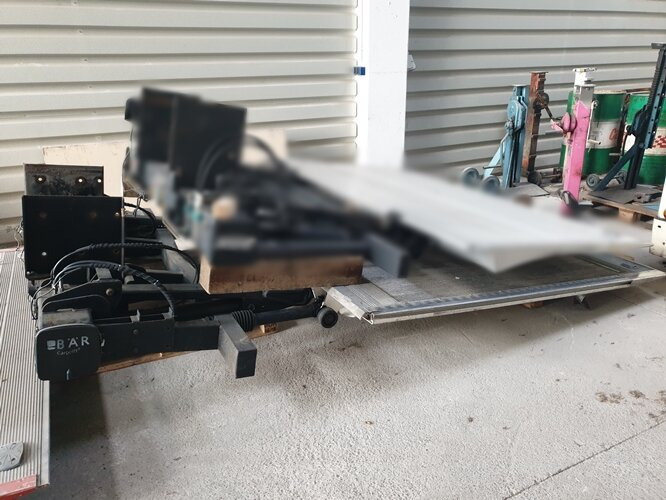 Baer Cargolift Ladebordwand Baer Cargolift Ladebordwand 2t BÄR Typ BC2000S4 - Rampa hidráulica: foto 1 Baer Cargolift Ladebordwand Baer Cargolift Ladebordwand 2t BÄR Typ BC2000S4 - Rampa hidráulica: foto 1