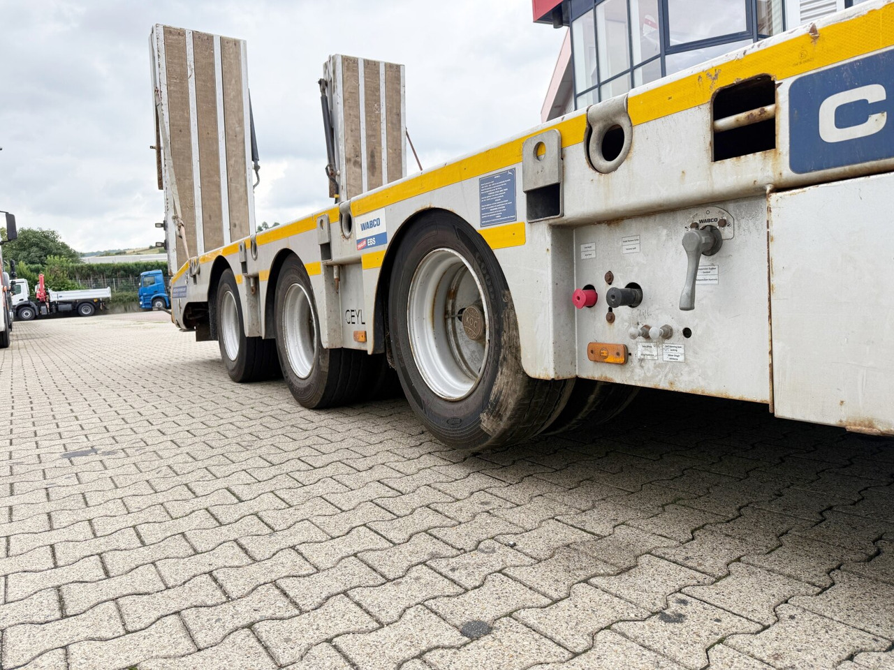 CYL 3 CYL 3, mit Lift-/Lenkachse, faltbare Rampen - Semi-reboque baixa: foto 2 CYL 3 CYL 3, mit Lift-/Lenkachse, faltbare Rampen - Semi-reboque baixa: foto 2