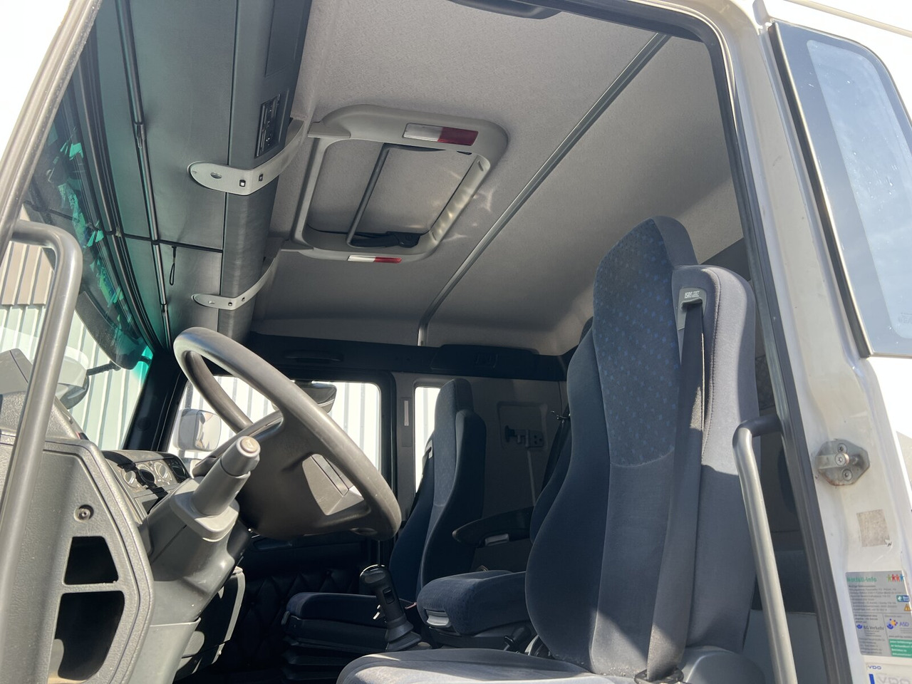 MAN TGA 18.350 4x2 LL TGA 18.350 4x2 LL, Fahrschulausstattung - Camião: foto 3 MAN TGA 18.350 4x2 LL TGA 18.350 4x2 LL, Fahrschulausstattung - Camião: foto 3