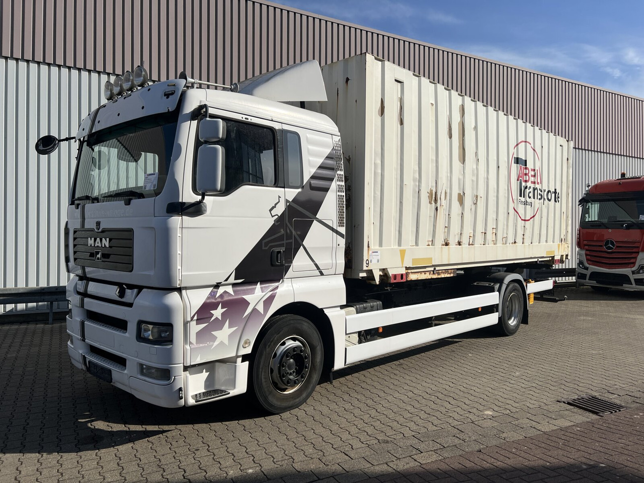 MAN TGA 18.350 4x2 LL TGA 18.350 4x2 LL, Fahrschulausstattung - Camião: foto 1 MAN TGA 18.350 4x2 LL TGA 18.350 4x2 LL, Fahrschulausstattung - Camião: foto 1