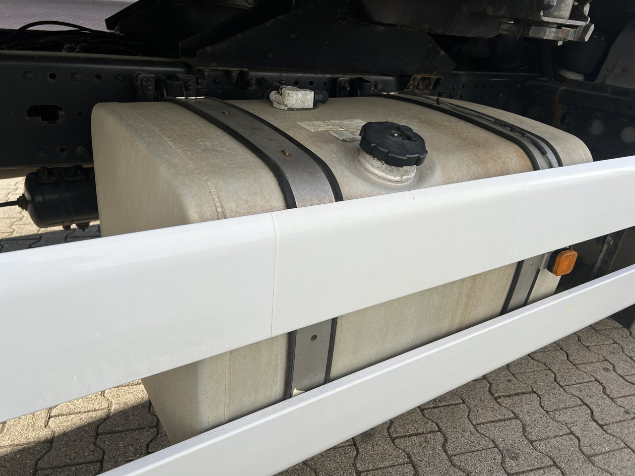 MAN TGA 18.350 4x2 LL TGA 18.350 4x2 LL, Fahrschulausstattung - Camião: foto 2 MAN TGA 18.350 4x2 LL TGA 18.350 4x2 LL, Fahrschulausstattung - Camião: foto 2