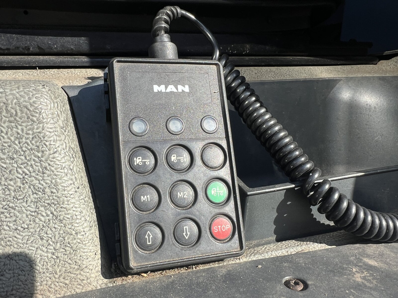 MAN TGA 18.350 4x2 LL TGA 18.350 4x2 LL, Fahrschulausstattung - Camião: foto 5 MAN TGA 18.350 4x2 LL TGA 18.350 4x2 LL, Fahrschulausstattung - Camião: foto 5