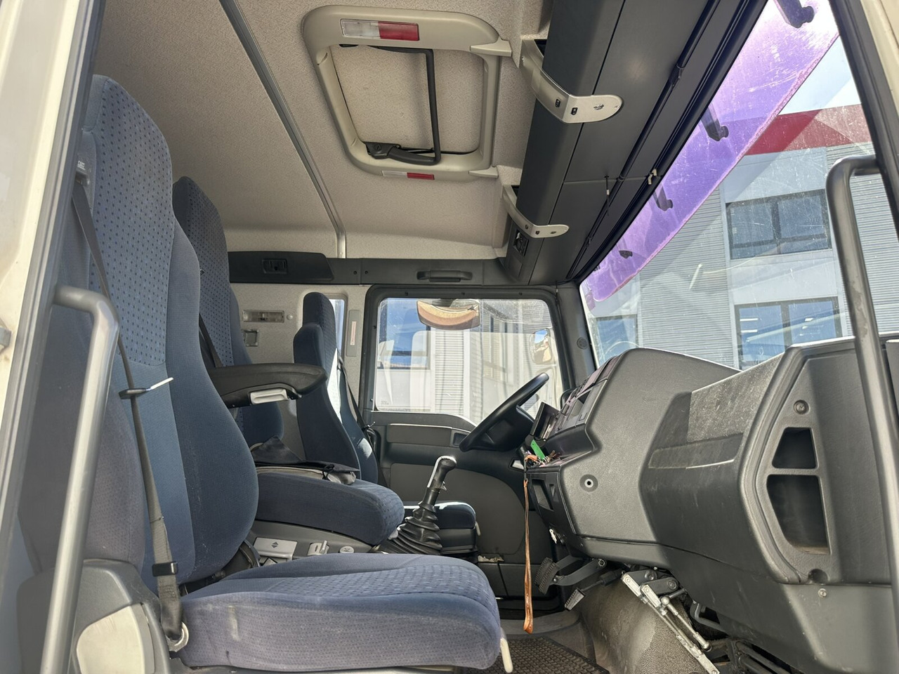 MAN TGA 18.360 LL 4x2 TGA 18.360 LL 4x2, Fahrschule - Camião: foto 3 MAN TGA 18.360 LL 4x2 TGA 18.360 LL 4x2, Fahrschule - Camião: foto 3