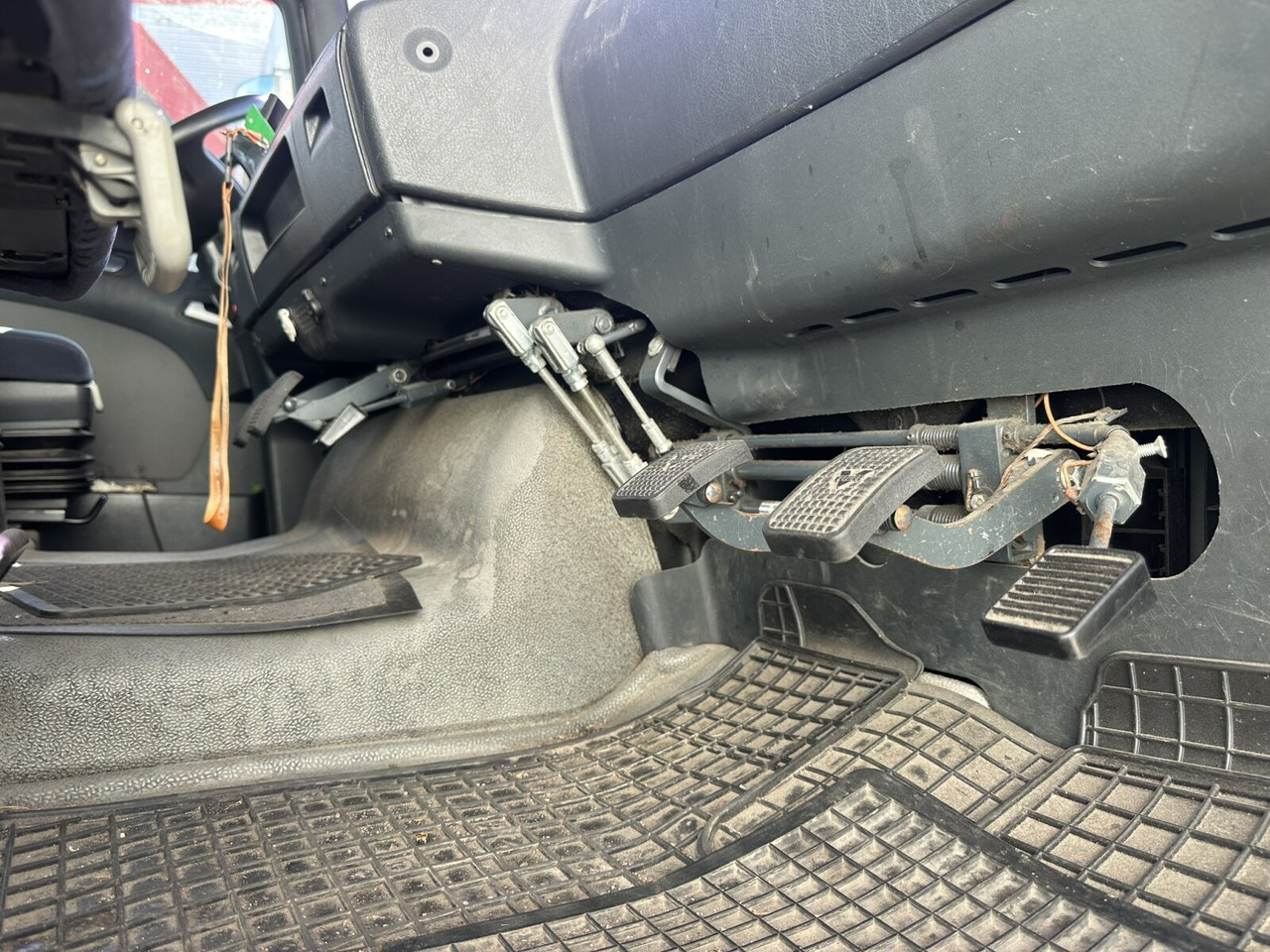 MAN TGA 18.360 LL 4x2 TGA 18.360 LL 4x2, Fahrschule - Camião: foto 2 MAN TGA 18.360 LL 4x2 TGA 18.360 LL 4x2, Fahrschule - Camião: foto 2