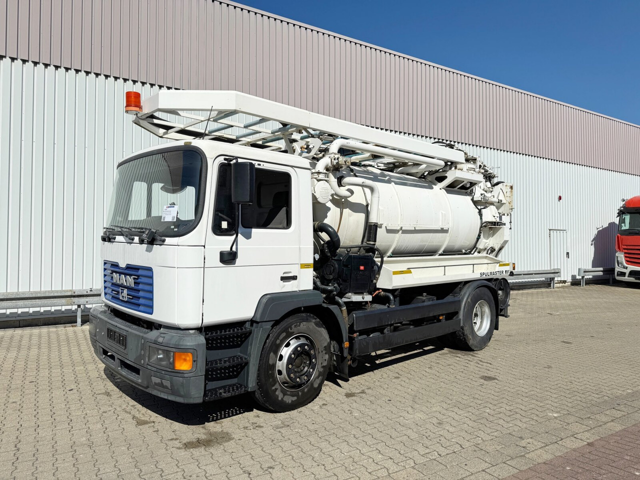 MAN TGM 18.284 4x2 BL TGM 18.284 4x2 BL, Assmann Saug- und Spülwagen 9m³ - Camião: foto 1 MAN TGM 18.284 4x2 BL TGM 18.284 4x2 BL, Assmann Saug- und Spülwagen 9m³ - Camião: foto 1