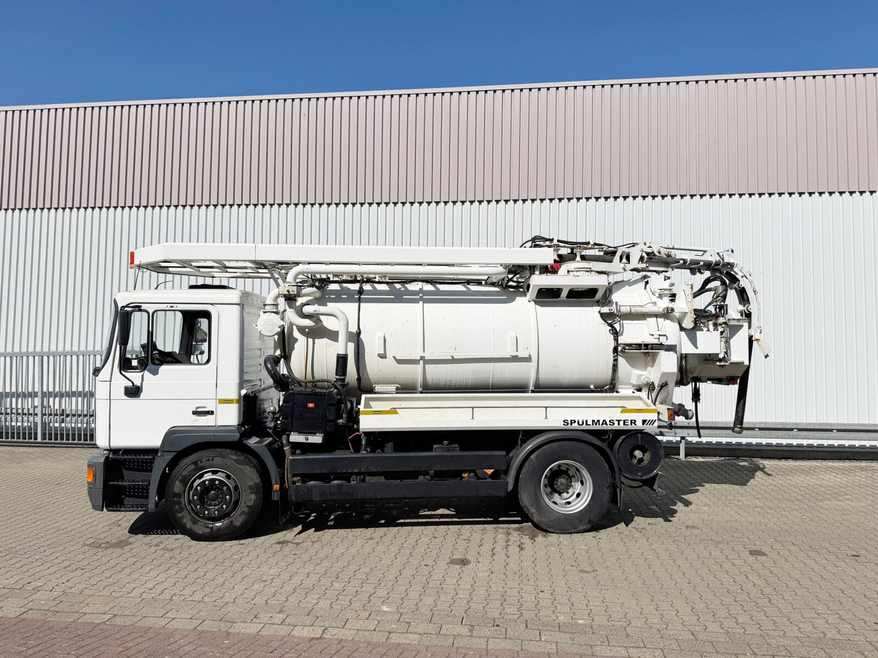MAN TGM 18.284 4x2 BL TGM 18.284 4x2 BL, Assmann Saug- und Spülwagen 9m³ - Camião: foto 4 MAN TGM 18.284 4x2 BL TGM 18.284 4x2 BL, Assmann Saug- und Spülwagen 9m³ - Camião: foto 4