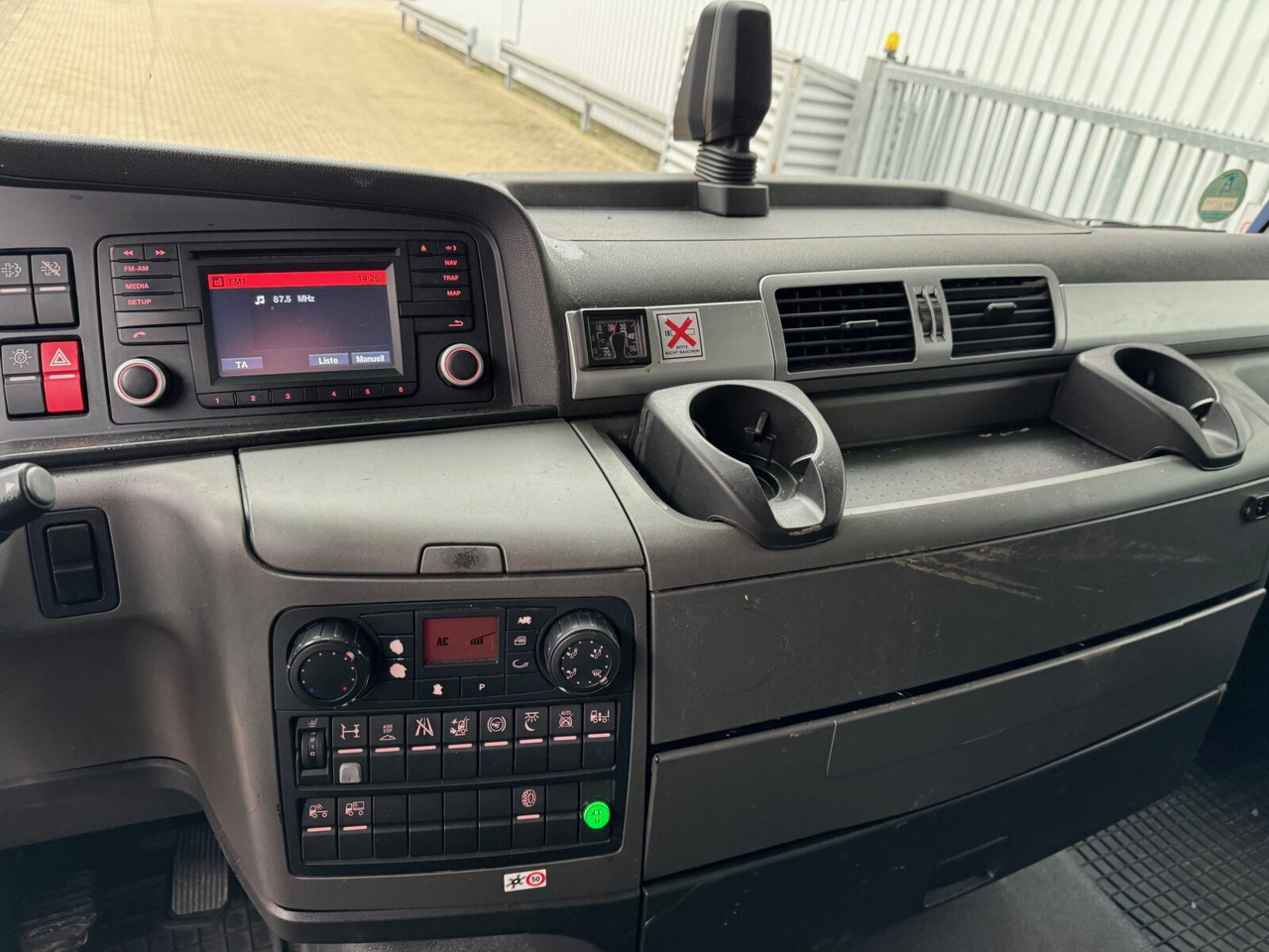 MAN TGX 18.360 4x2 LL TGX 18.360 4x2 LL, XLX-Fahrerhaus - Camião: foto 4 MAN TGX 18.360 4x2 LL TGX 18.360 4x2 LL, XLX-Fahrerhaus - Camião: foto 4