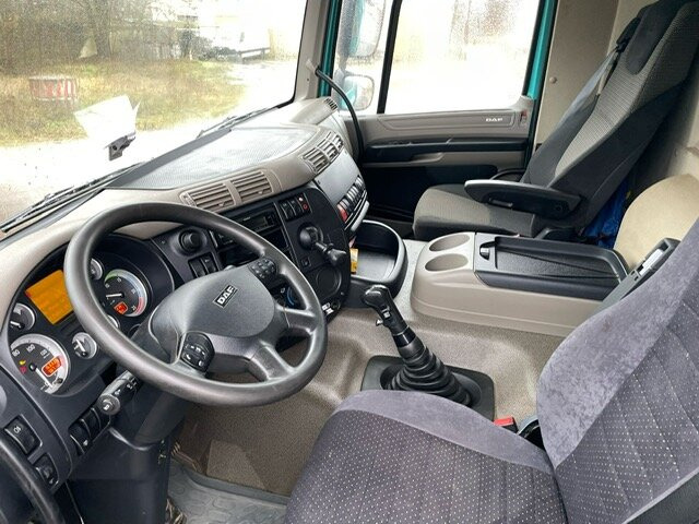 Fotografia de interior 1: Camião basculante DAF CF 85.460 6x4 CF 85.460 6x4, Bordmatik links