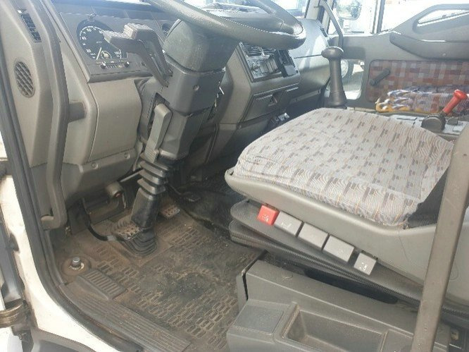 Euro Cargo ML 75E14 4x2 Euro Cargo ML 75E14 4x2 Getränkekoffer, 6-Zylinder-Motor - Camião furgão: foto 2 Euro Cargo ML 75E14 4x2 Euro Cargo ML 75E14 4x2 Getränkekoffer, 6-Zylinder-Motor - Camião furgão: foto 2