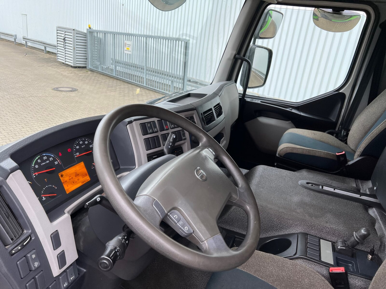 FE 320 4x2 FE 320 4x2 mit Zepro LBW - Camião furgão: foto 3 FE 320 4x2 FE 320 4x2 mit Zepro LBW - Camião furgão: foto 3