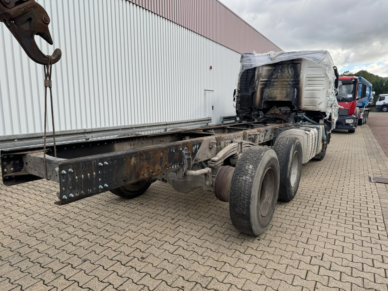 Camião basculante FM 380 6x4 R mit Brandschaden FM 380 6x4 R mit Brandschaden: foto 14