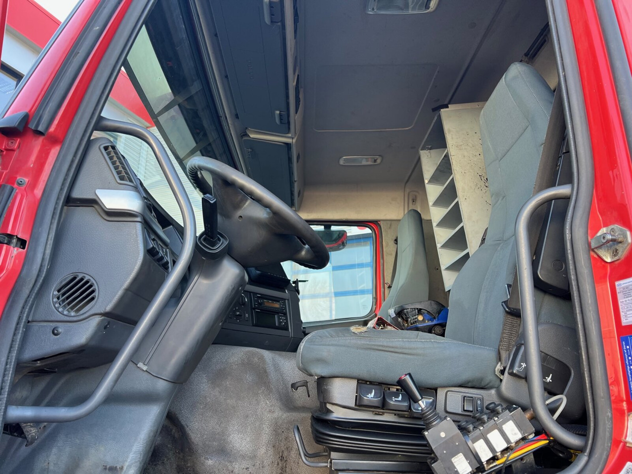 FM 460 8x2-6 FM 460 8x2-6, Lenk-/Liftachse, Kran HMF 2020-K4, Funk - Camião polibenne, Camião grua: foto 5 FM 460 8x2-6 FM 460 8x2-6, Lenk-/Liftachse, Kran HMF 2020-K4, Funk - Camião polibenne, Camião grua: foto 5