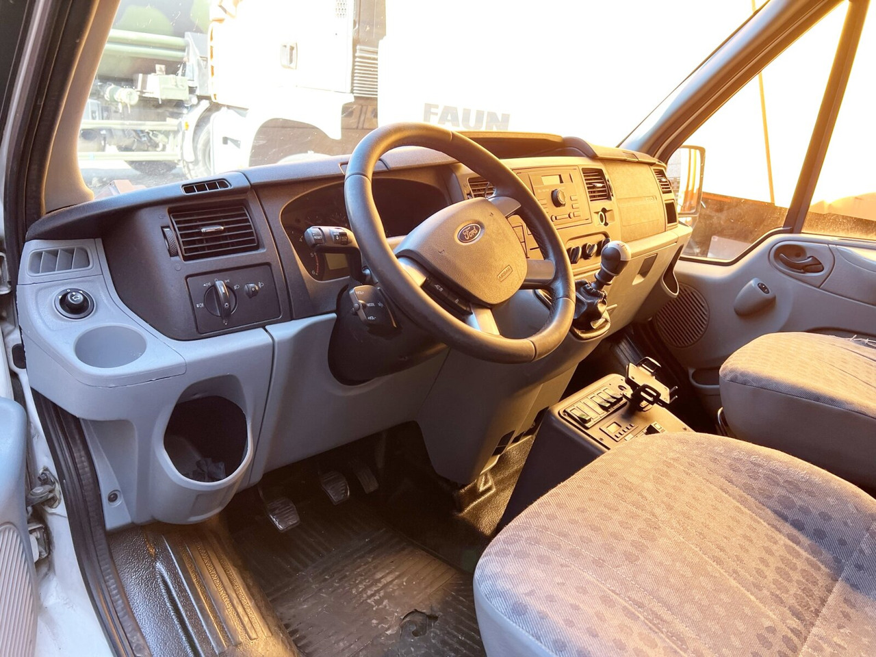 Ford Transit 2.2 TDCI 4x2 Transit 2.2 TDCI 4x2, Krankentransporter - Ambulância: foto 2 Ford Transit 2.2 TDCI 4x2 Transit 2.2 TDCI 4x2, Krankentransporter - Ambulância: foto 2