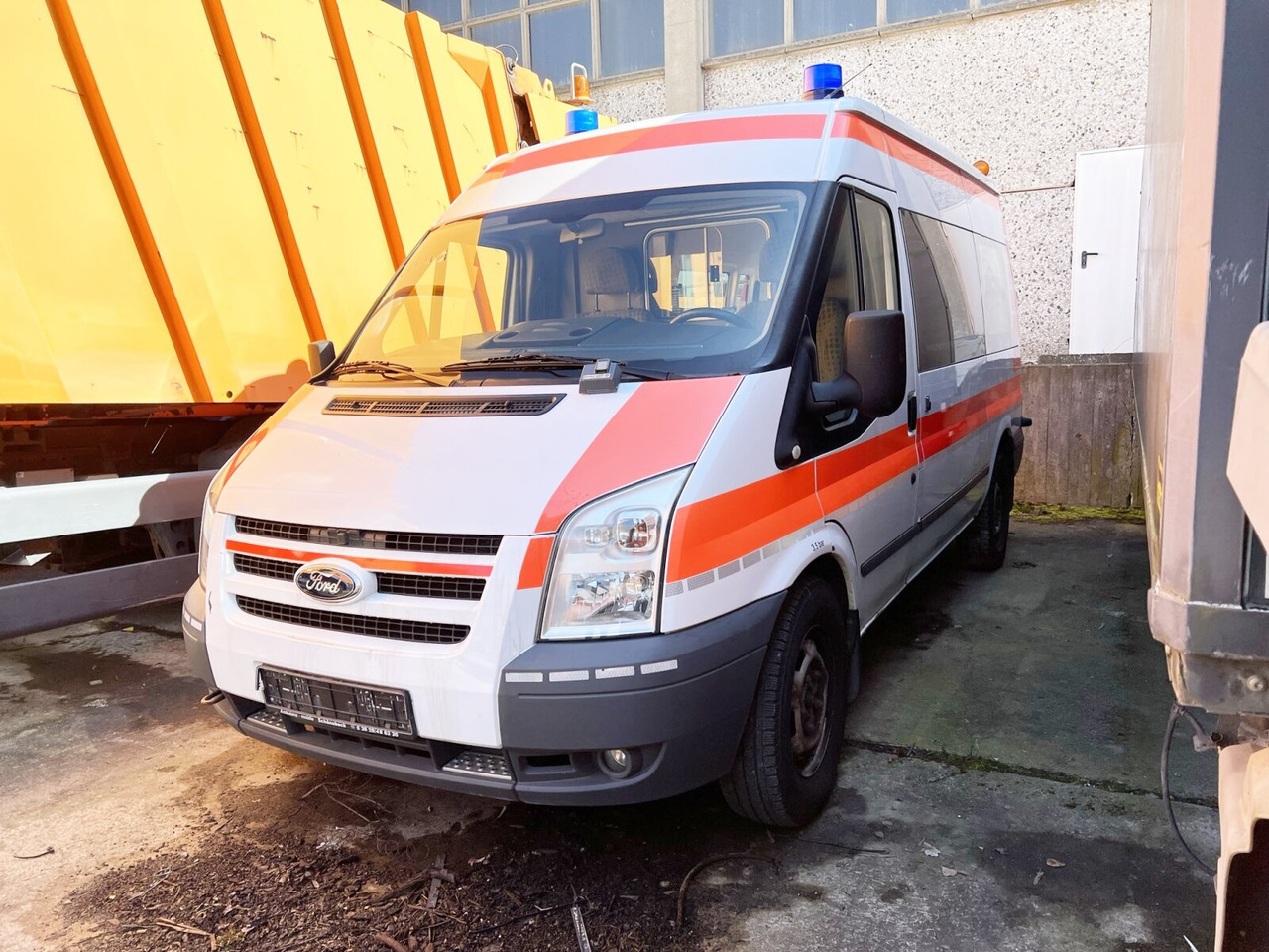 Ford Transit 2.2 TDCI 4x2 Transit 2.2 TDCI 4x2, Krankentransporter - Ambulância: foto 1 Ford Transit 2.2 TDCI 4x2 Transit 2.2 TDCI 4x2, Krankentransporter - Ambulância: foto 1
