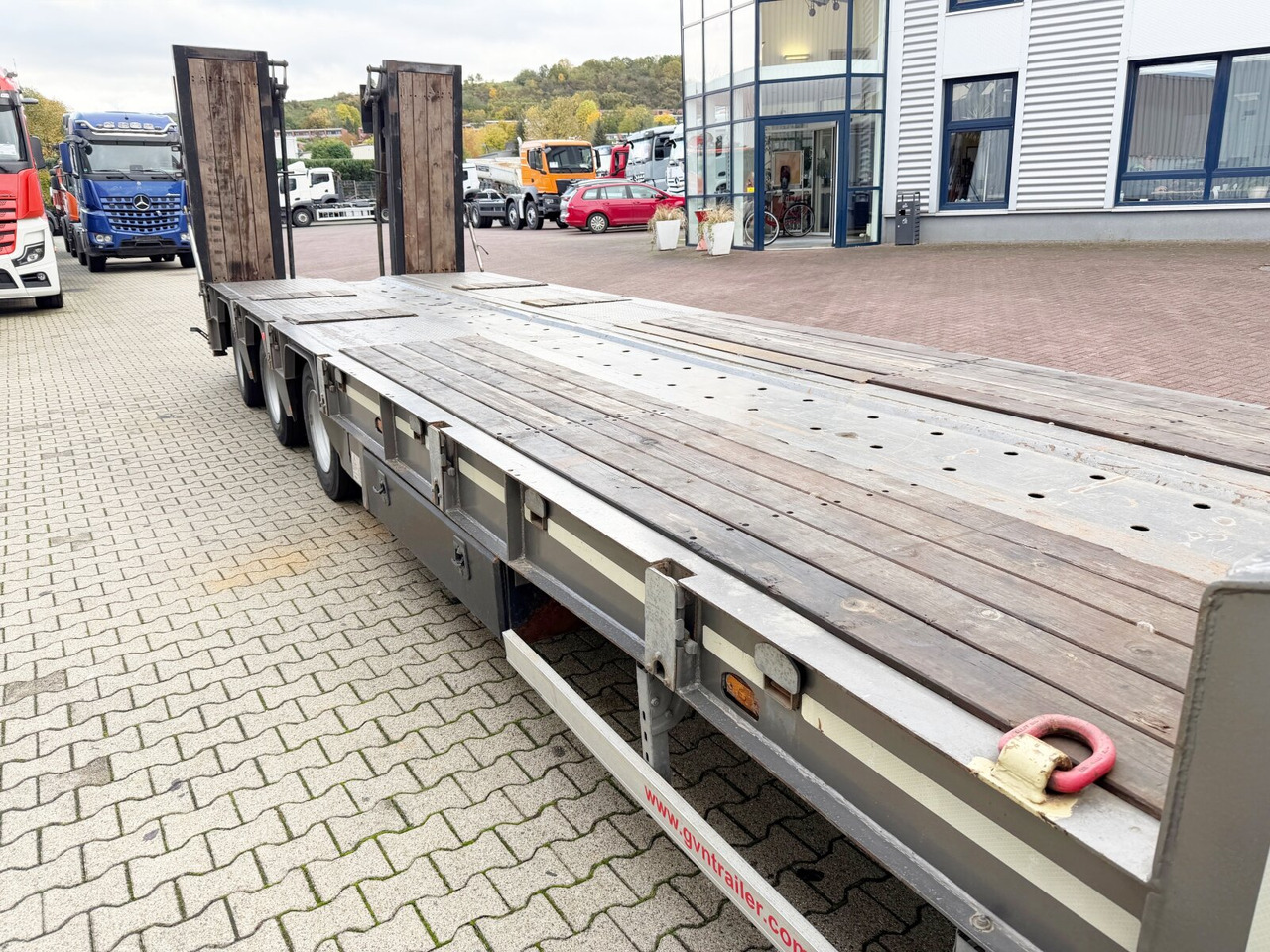 Semi-reboque baixa para transporte de máquinas pesadas GVN Trailer 329 GVN Trailer 329, Liftachse, Verbr. auf 3m, hydr. Rampen: foto 10 Semi-reboque baixa para transporte de máquinas pesadas GVN Trailer 329 GVN Trailer 329, Liftachse, Verbr. auf 3m, hydr. Rampen: foto 10
