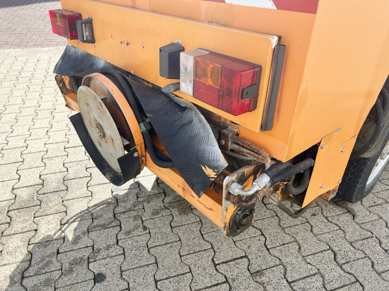 HY 1251 / 4x4 Bokimobil, Winterdienst, Kehr/Saugmaschine KIEFER HY 1251 / 4x4 Bokimobil, Winterdienst - Trator municipal: foto 3 HY 1251 / 4x4 Bokimobil, Winterdienst, Kehr/Saugmaschine KIEFER HY 1251 / 4x4 Bokimobil, Winterdienst - Trator municipal: foto 3