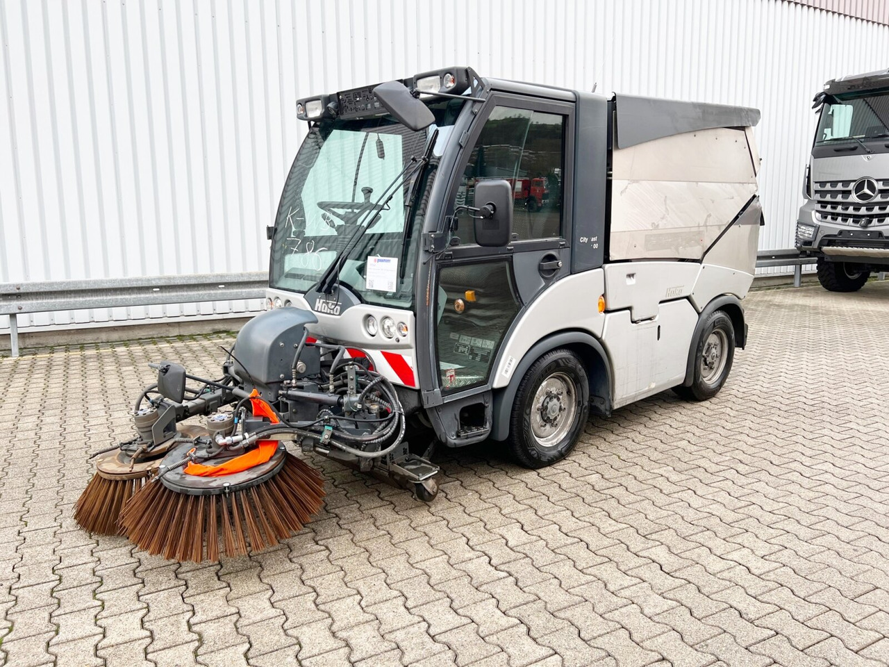 Hako Multicar Citymaster 2000 2B Kehrmaschine 4x2 Multicar Citymaster 2000 2B Kehrmaschine 4x2 - Varredora urbana: foto 1 Hako Multicar Citymaster 2000 2B Kehrmaschine 4x2 Multicar Citymaster 2000 2B Kehrmaschine 4x2 - Varredora urbana: foto 1