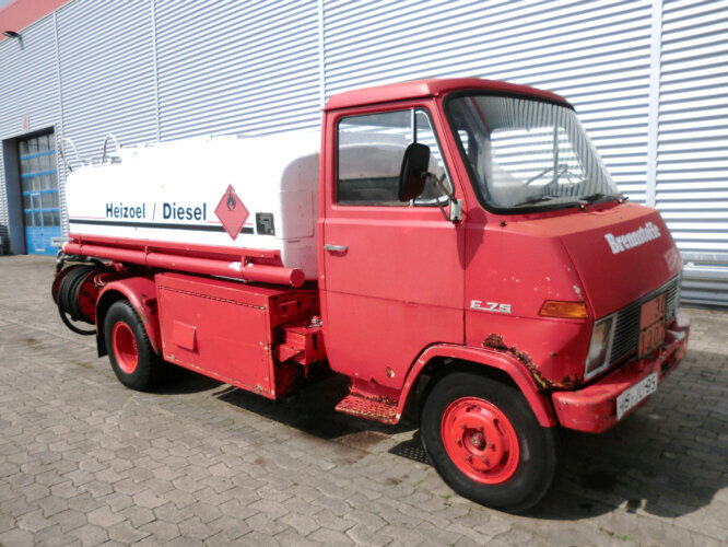 Hanomag F 75/35 Ki Hanomag-Henschel F 75/35 Ki, 5 cbm - Caminhão tanque: foto 1 Hanomag F 75/35 Ki Hanomag-Henschel F 75/35 Ki, 5 cbm - Caminhão tanque: foto 1
