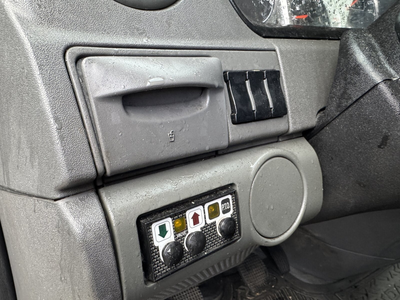 Iveco Daily 70C14D 4x2 Doka Daily 70C14D 4x2 Doka, EEV, City-Abroller - Camião polibenne: foto 3 Iveco Daily 70C14D 4x2 Doka Daily 70C14D 4x2 Doka, EEV, City-Abroller - Camião polibenne: foto 3