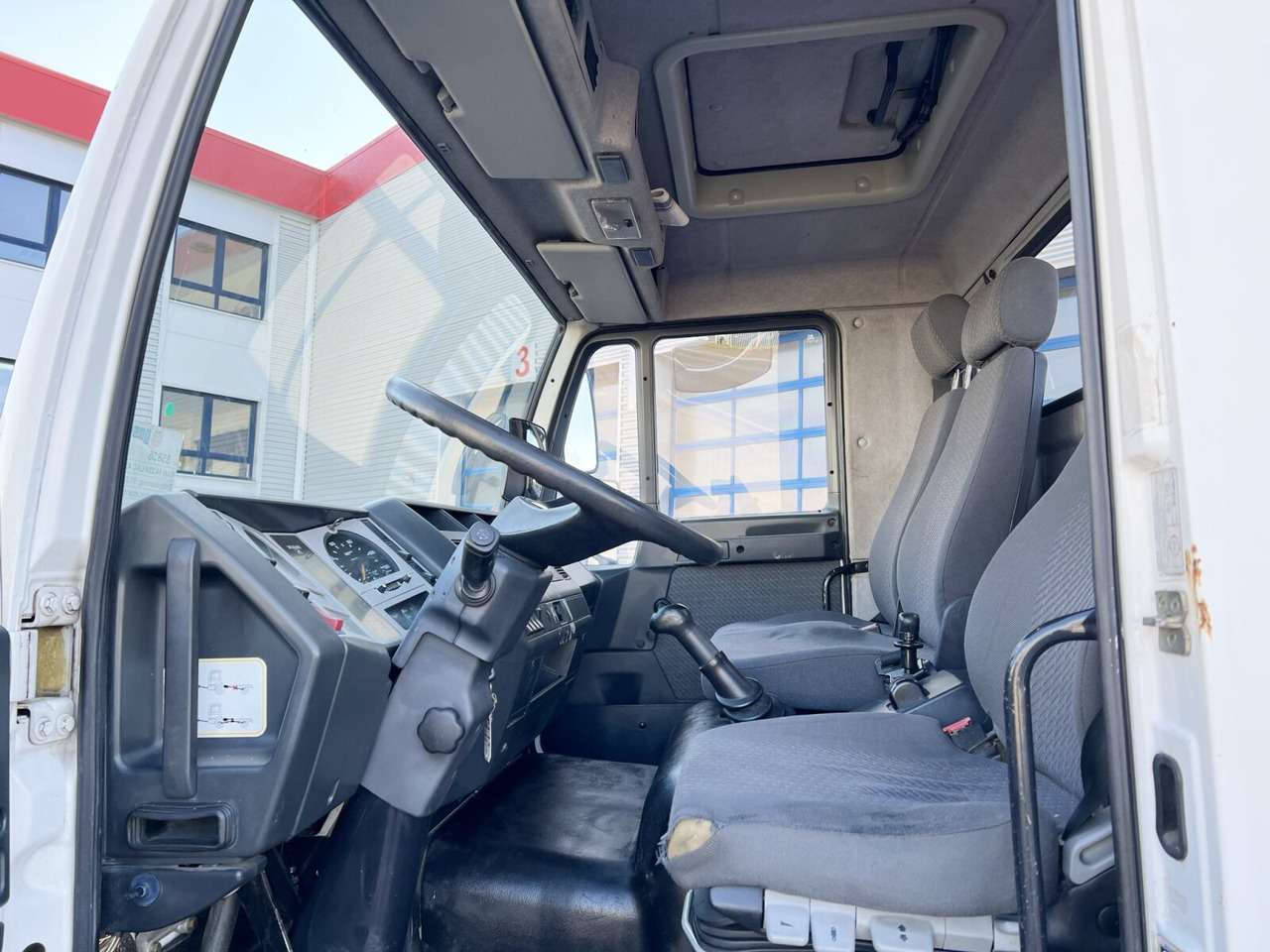 MAN 14.224 LAC 4x4 BB 14.224 LAC 4x4 BB mit Kran Atlas 100.1 - Camião grua, Camião de caixa aberta/ Plataforma: foto 3 MAN 14.224 LAC 4x4 BB 14.224 LAC 4x4 BB mit Kran Atlas 100.1 - Camião grua, Camião de caixa aberta/ Plataforma: foto 3