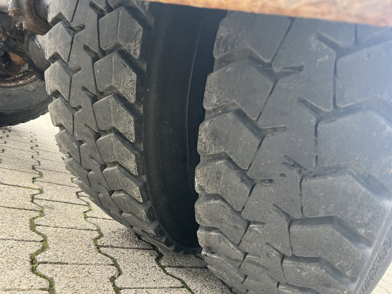 MAN 19.292/402 FAK 4x4 BB 19.292/402 FAK 4x4 BB, 6-Zylinder, Winterdienstausstattung - Camião chassi: foto 5 MAN 19.292/402 FAK 4x4 BB 19.292/402 FAK 4x4 BB, 6-Zylinder, Winterdienstausstattung - Camião chassi: foto 5