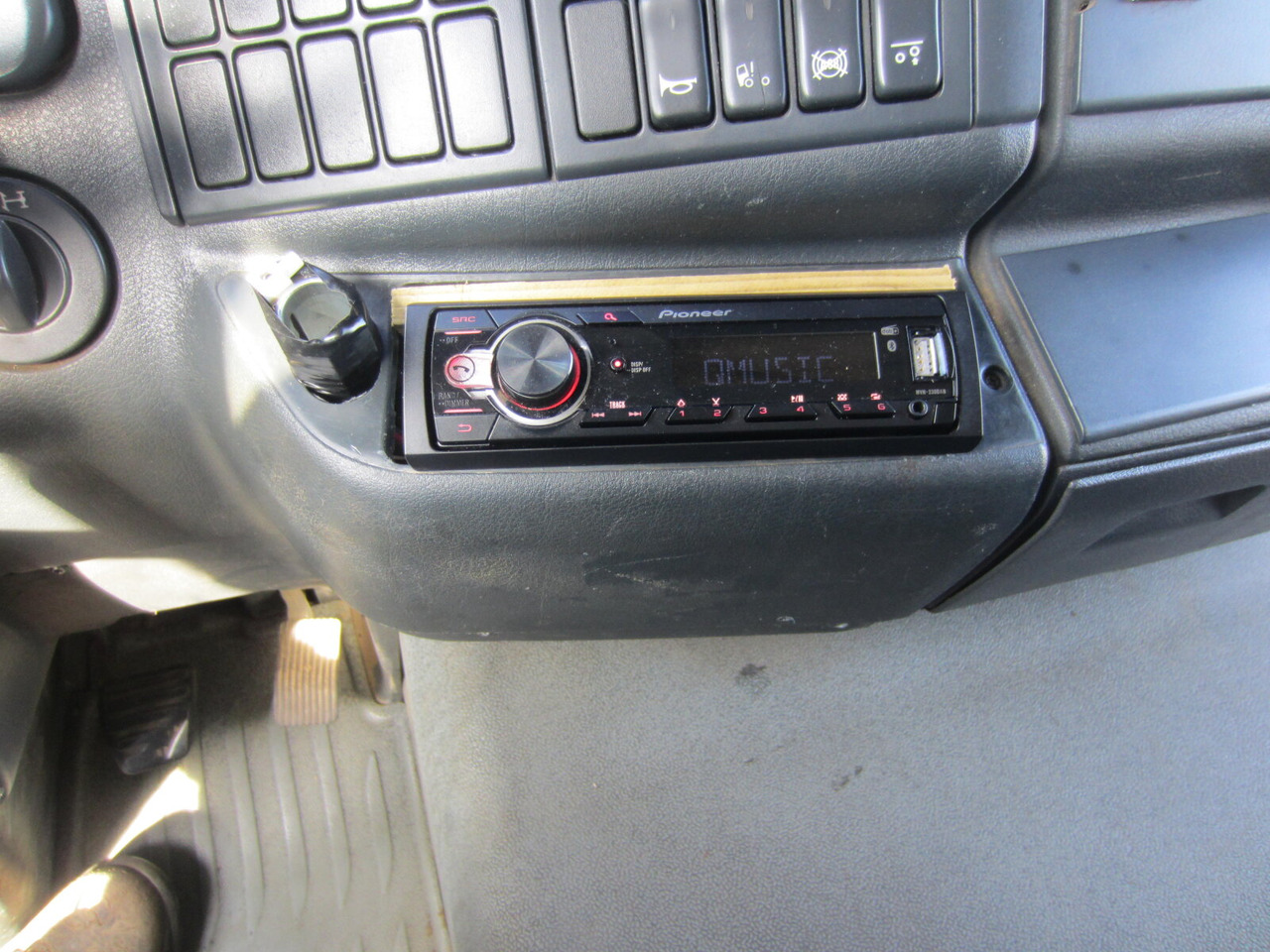 MAN - H17/2843 6x2 - Camião grua: foto 2 MAN - H17/2843 6x2 - Camião grua: foto 2