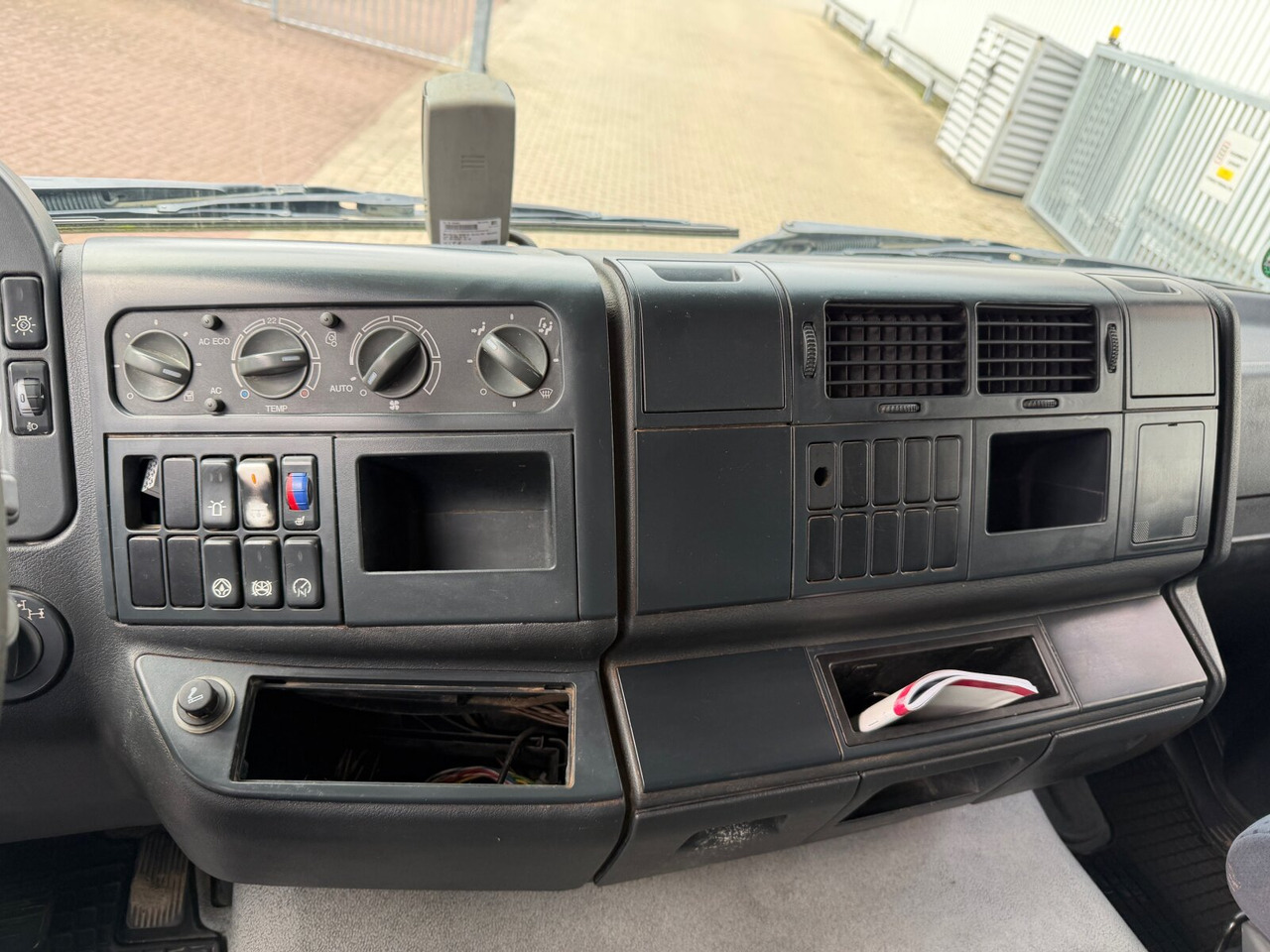 MAN TGA 26.400 6X4 BB TGA 26.400 6X4 BB, Intarder - Camião basculante: foto 4 MAN TGA 26.400 6X4 BB TGA 26.400 6X4 BB, Intarder - Camião basculante: foto 4