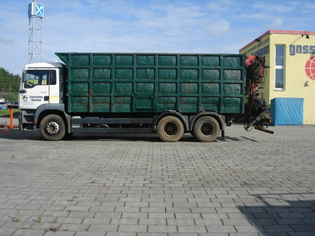 MAN TGA 26.413 BB 6x4 TGA 26.413 BB 6x4 mit Heckkran Jonsered 1020 - Camião grua: foto 1 MAN TGA 26.413 BB 6x4 TGA 26.413 BB 6x4 mit Heckkran Jonsered 1020 - Camião grua: foto 1