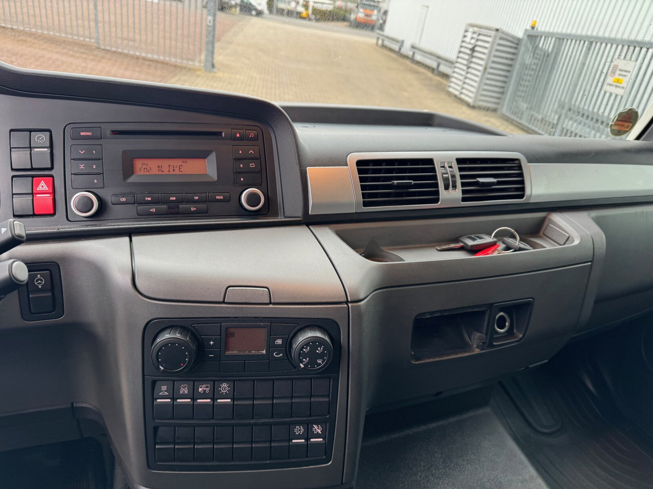 Camião furgão MAN TGL 8.150/180 4x2 BL TGL 8.150/180 4x2 BL, Möbelkoffer mit Rolltor: foto 5