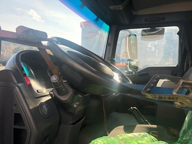 MAN TGL 8.210 BL 4x2 TGL 8.210 BL 4x2 mit LBW, Motorschaden! - Camião de lona: foto 5 MAN TGL 8.210 BL 4x2 TGL 8.210 BL 4x2 mit LBW, Motorschaden! - Camião de lona: foto 5