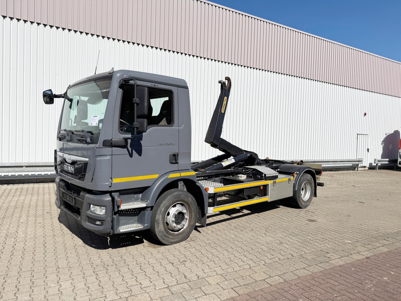 MAN TGM 15.250/340 4X2 BL TGM 15.250/340 4X2 BL - Camião polibenne: foto 1 MAN TGM 15.250/340 4X2 BL TGM 15.250/340 4X2 BL - Camião polibenne: foto 1