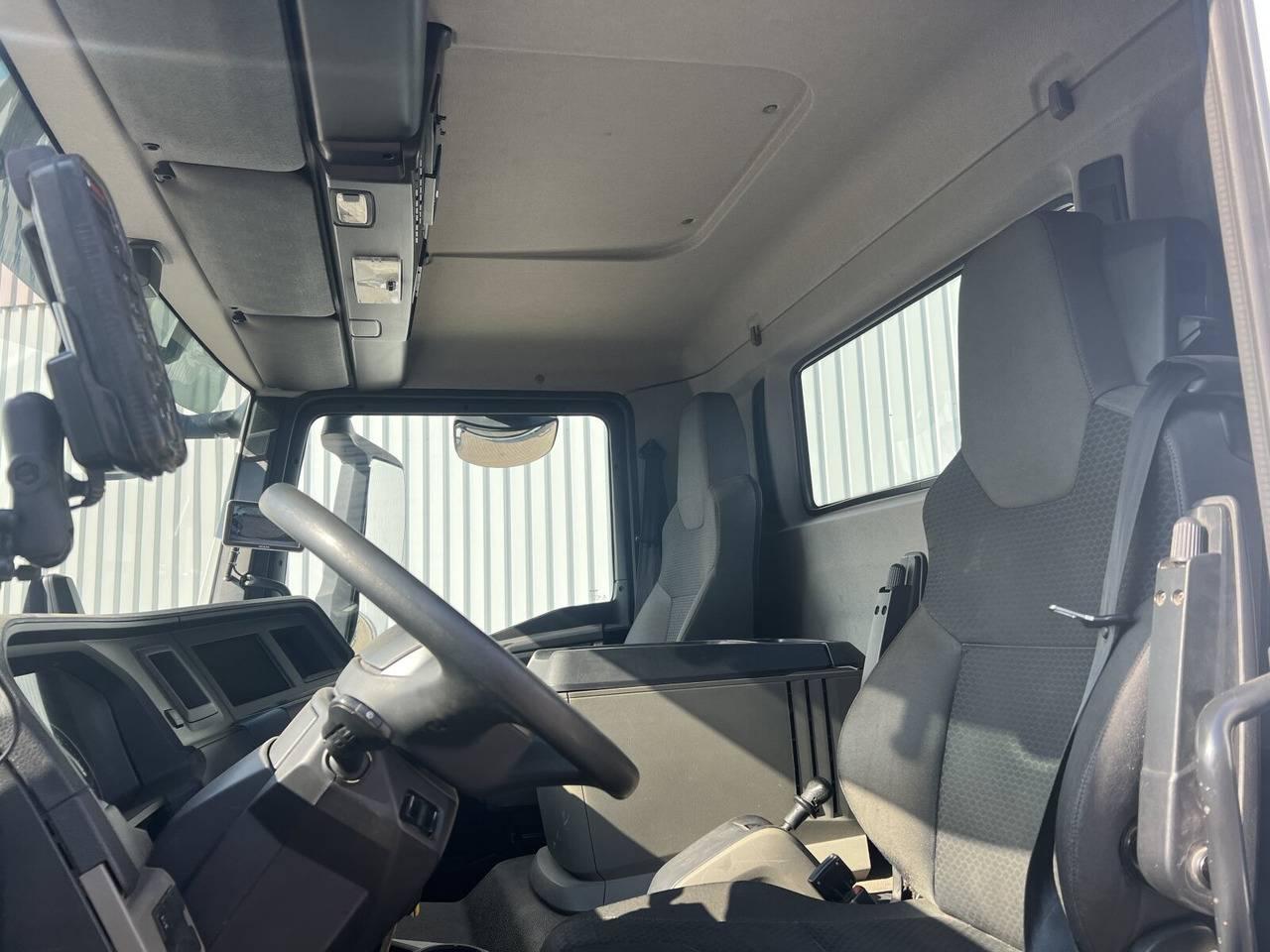 Fotografia de interior 1: Camião multibenne MAN TGM 18.320 4x2 BL TGM 18.320 4x2 BL, Hiab Tele-Absetzanlage, Funk