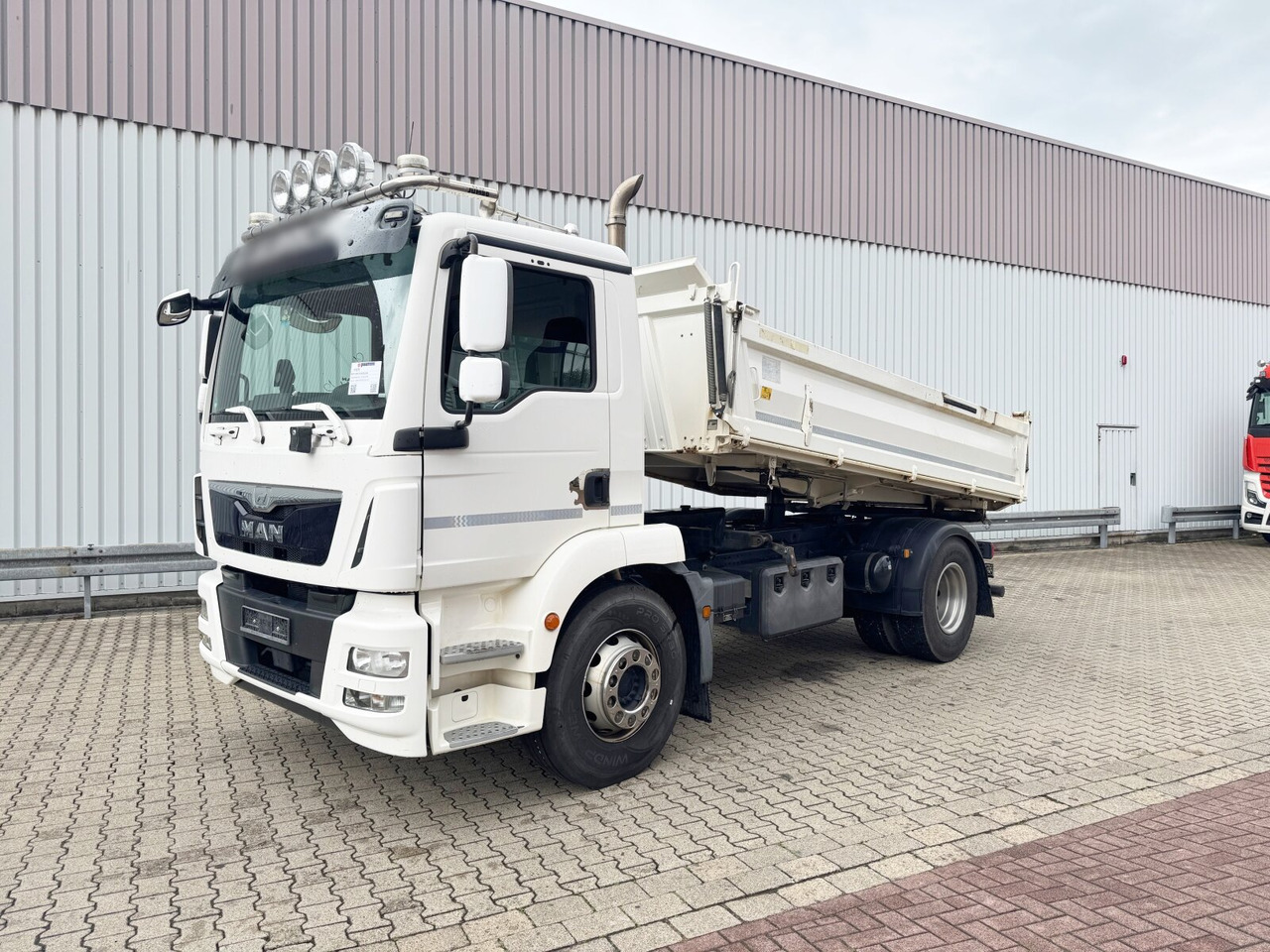 MAN TGM 18.340 4x2 BL TGM 18.340 4x2 BL - Camião basculante: foto 1 MAN TGM 18.340 4x2 BL TGM 18.340 4x2 BL - Camião basculante: foto 1