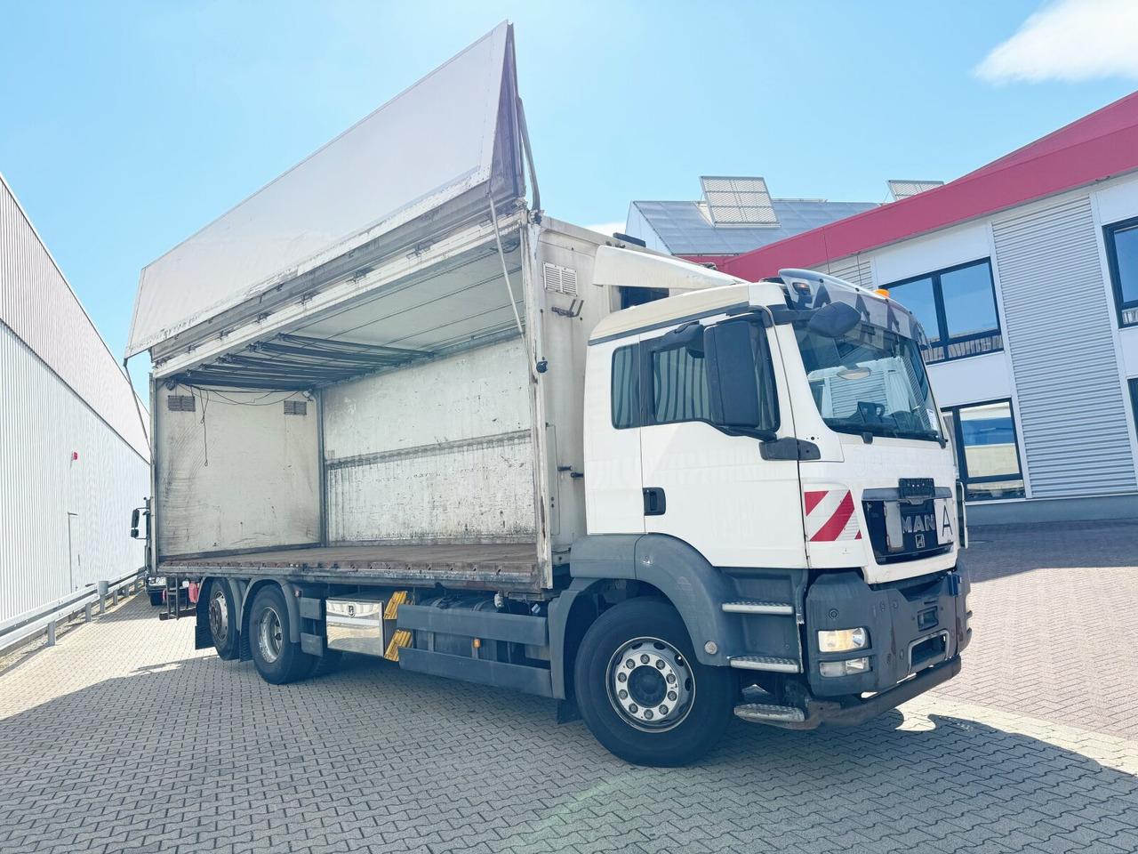 MAN TGS 26.360 6X2-4 BL TGS 26.360 6X2-4 BL, Lift-/Lenkachse, Stapleraufnahme - Camião furgão: foto 1 MAN TGS 26.360 6X2-4 BL TGS 26.360 6X2-4 BL, Lift-/Lenkachse, Stapleraufnahme - Camião furgão: foto 1