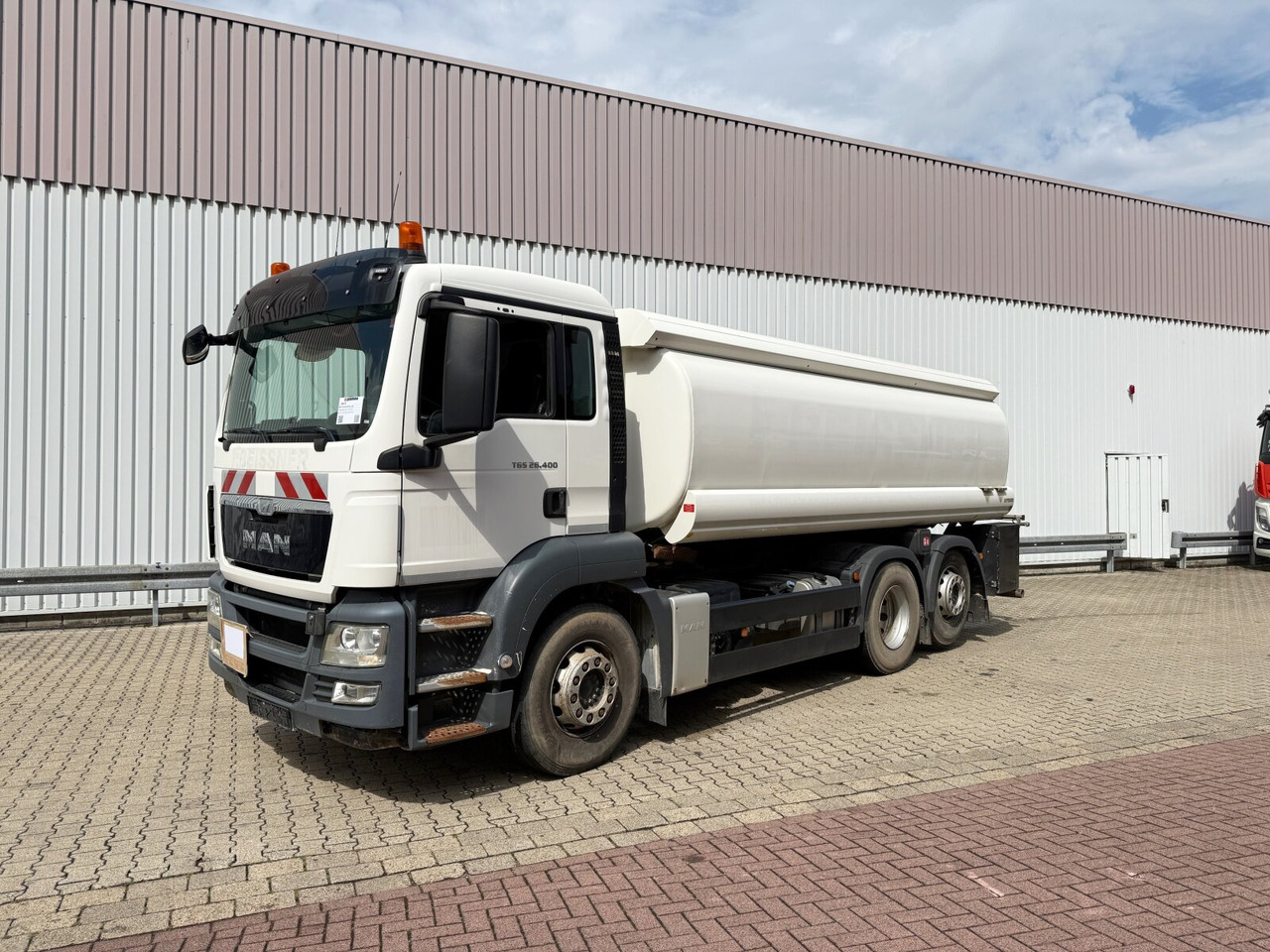 MAN TGS 26.400 6x2-4 BL TGS 26.400 6x2-4 BL, Liftachse, ADR, Esterer Tank ca. 20.030l, 3 Kammern, Funk - Caminhão tanque: foto 1 MAN TGS 26.400 6x2-4 BL TGS 26.400 6x2-4 BL, Liftachse, ADR, Esterer Tank ca. 20.030l, 3 Kammern, Funk - Caminhão tanque: foto 1