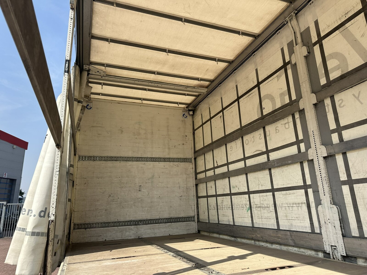MAN TGS 26.400 6x2-4 LL TGS 26.400 6x2-4 LL, Lenk-/Lift, Edscha, Heckkran Palfinger PK23002-C + Jib PJ060A, Funk - Camião de lona, Camião grua: foto 3 MAN TGS 26.400 6x2-4 LL TGS 26.400 6x2-4 LL, Lenk-/Lift, Edscha, Heckkran Palfinger PK23002-C + Jib PJ060A, Funk - Camião de lona, Camião grua: foto 3