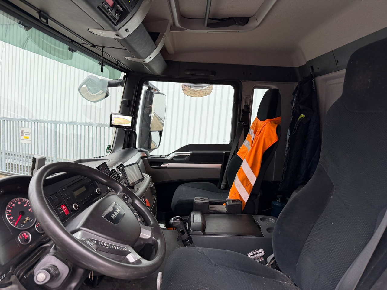 MAN TGS 26.440 6x2-4 BL TGS 26.440 6x2-4 BL, Lenk-/Liftachse, ADR, Esterer Tank ca. 20.340l, 3 Kammern - Caminhão tanque: foto 4 MAN TGS 26.440 6x2-4 BL TGS 26.440 6x2-4 BL, Lenk-/Liftachse, ADR, Esterer Tank ca. 20.340l, 3 Kammern - Caminhão tanque: foto 4