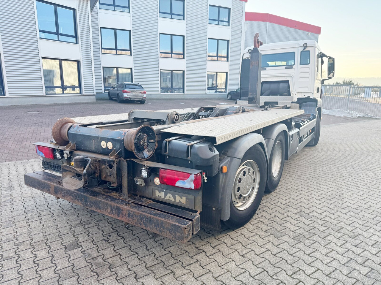 Camião polibenne MAN TGS 26.480 6x2-4 BL TGS 26.480 6x2-4 BL, Lenk-Liftachse, VDL Abrollkipper bis 7m Container: foto 9