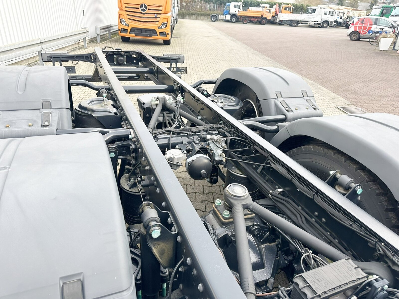 MAN TGS 26.480 6x2-4 LL TGS 26.480 6x2-4 LL, Retarder, Lenk-/Liftachse, Standklima - Camião chassi: foto 3 MAN TGS 26.480 6x2-4 LL TGS 26.480 6x2-4 LL, Retarder, Lenk-/Liftachse, Standklima - Camião chassi: foto 3